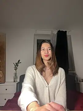 Snapshot of KiraVixenSweet chatting on 4, 3, 2026 KiraVixenSweet online show from 4, 3, 2026