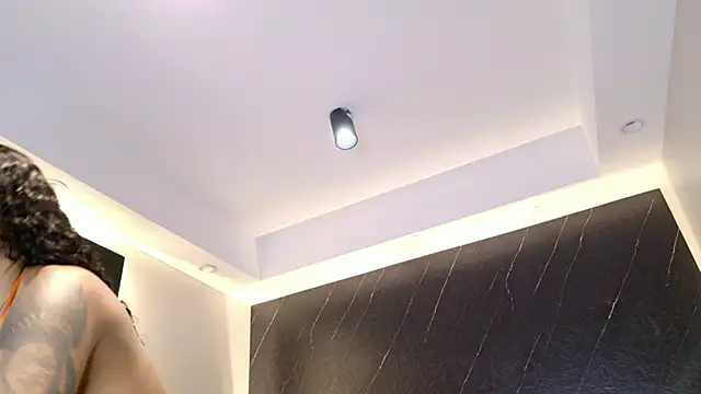 Kinsleybrown online show from 8, 4, 2026