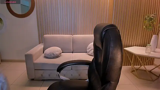 CarolineEvans x online show from 30, 3, 2026