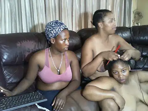 Snapshot of Sky-Diamond chatting on 28, 2, 2026 Sky-Diamond online show from 28, 2, 2026