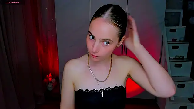 Maddy Wood  online show from 19, 6, 2026