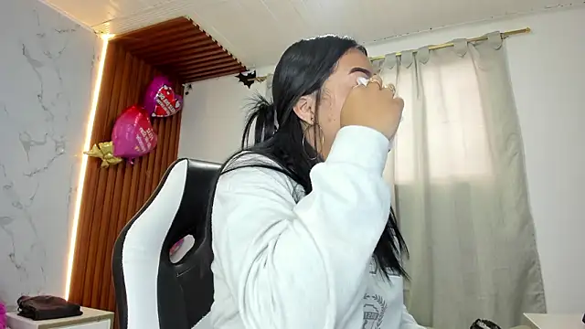 Snapshot of adhara__messY chatting on 24, 2, 2026 adhara messY online show from 24, 2, 2026