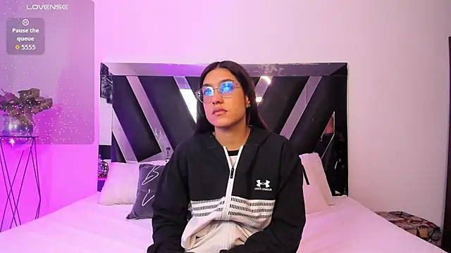 Mia Iron online show from 2, 4, 2026