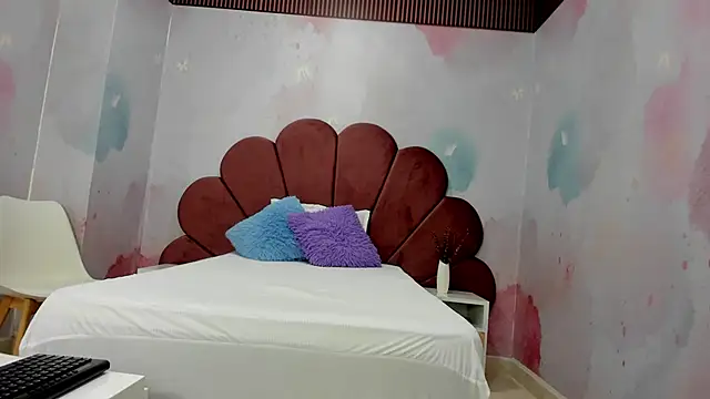 hillary bigbutt online show from 15, 3, 2026