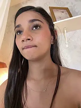 AlessiaVallmont online show from 2, 4, 2026