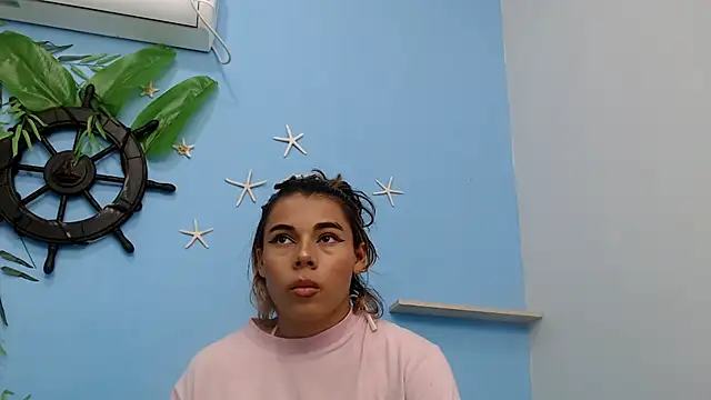 Snapshot of skinnysexy18 chatting on 10, 7, 2026 skinnysexy18 online show from 10, 7, 2026