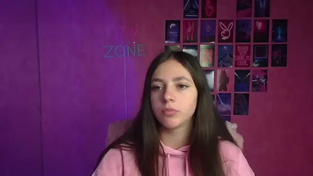 KissMeJulia online show from 17, 4, 2026