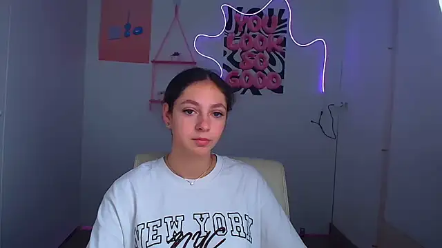 KissMeJulia online show from 1, 7, 2026