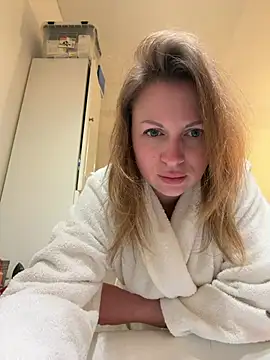 Snapshot of Frenchgirl45 chatting on 28, 2, 2026 Frenchgirl45 online show from 28, 2, 2026