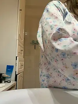 Snapshot of Frenchgirl45 chatting on 1, 3, 2026 Frenchgirl45 online show from 1, 3, 2026