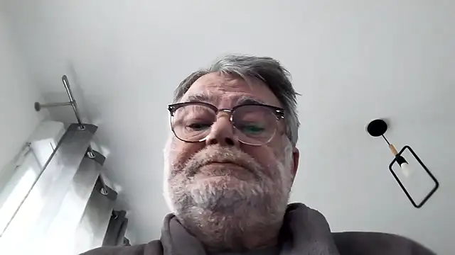 Snapshot of Vieux_pervert chatting on 18, 2, 2026 Vieux pervert online show from 18, 2, 2026