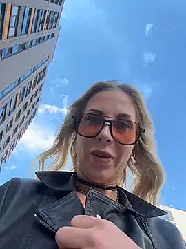 LisaMurr online show from 8, 7, 2026