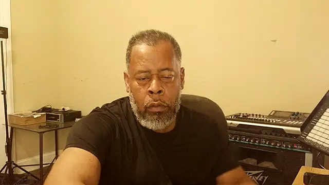 Cleozevo1961 online show from 10, 4, 2026