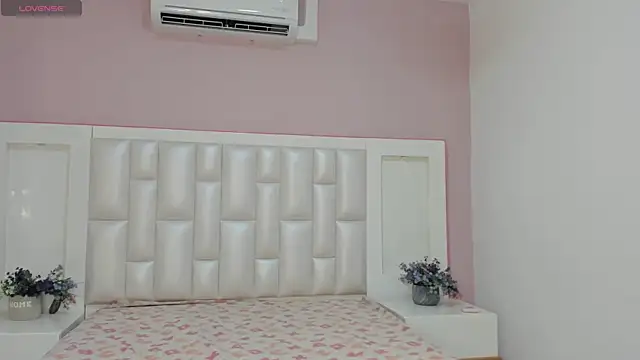 Liia Collins online show from 9, 4, 2026