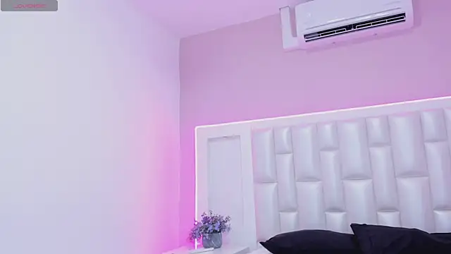 Liia Collins online show from 11, 4, 2026