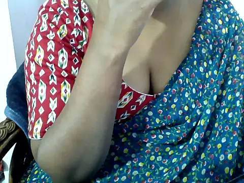 Snapshot of Angel_honeybear_143 chatting on 27, 2, 2026 Angel honeybear 143 online show from 27, 2, 2026