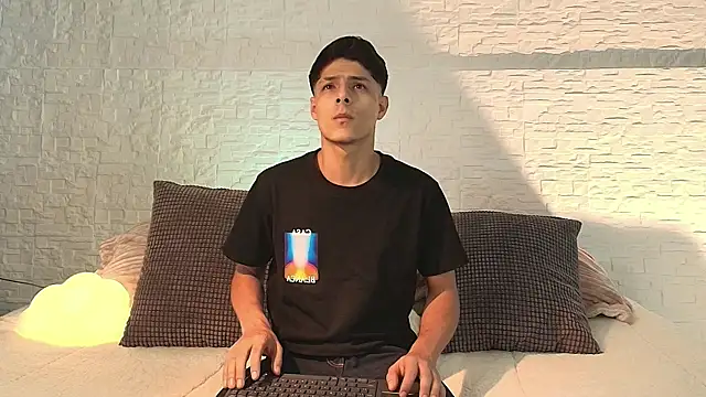 Eliassalvatore  online show from 25, 4, 2026