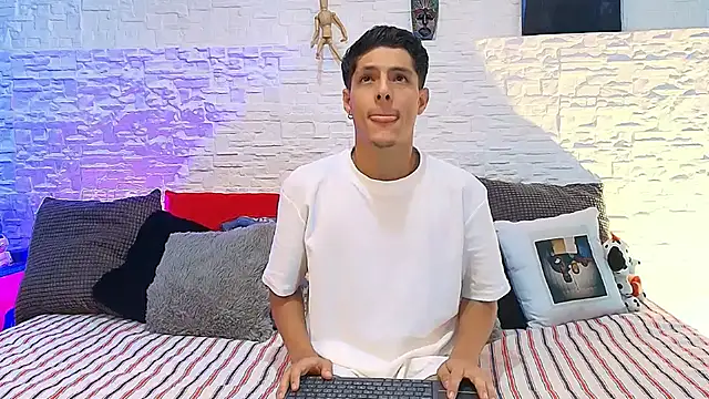 Snapshot of Eliassalvatore_ chatting on 13, 7, 2026 Eliassalvatore online show from 13, 7, 2026