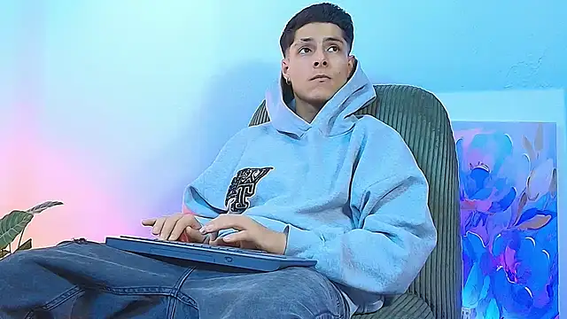Snapshot of Eliassalvatore_ chatting on 5, 8, 2026 Eliassalvatore online show from 5, 8, 2026