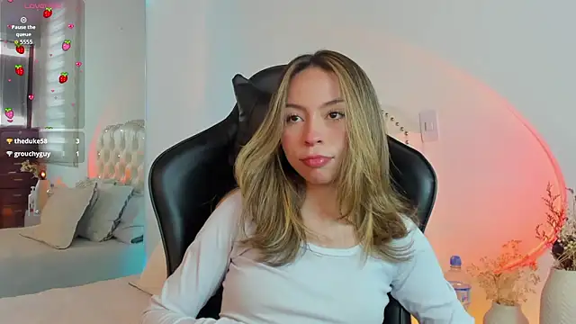 Snapshot of LuuluBerry chatting on 22, 2, 2026 LuuluBerry online show from 22, 2, 2026