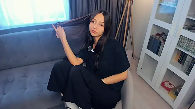 littleevilon online show from 18, 2, 2026