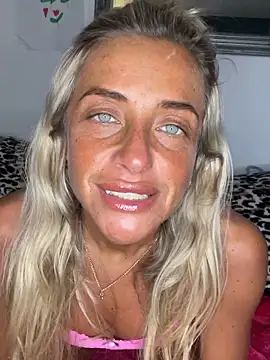 ScarlettGold  online show from 15, 4, 2026