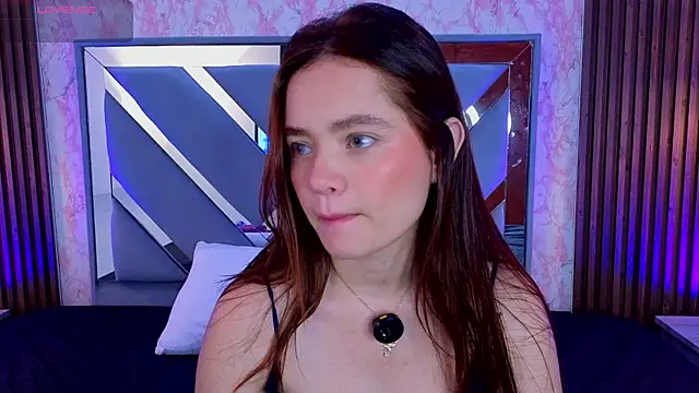 LittleeSara18 online show from 2, 6, 2026