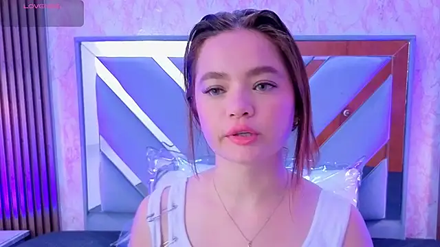 LittleeSara18 online show from 6, 6, 2026