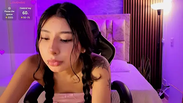 chloe bluee  online show from 9, 4, 2026