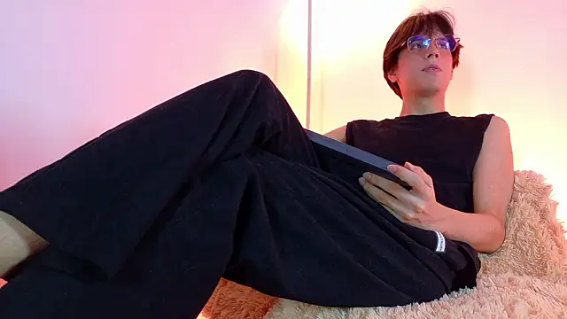 lui x dust online show from 24, 3, 2026