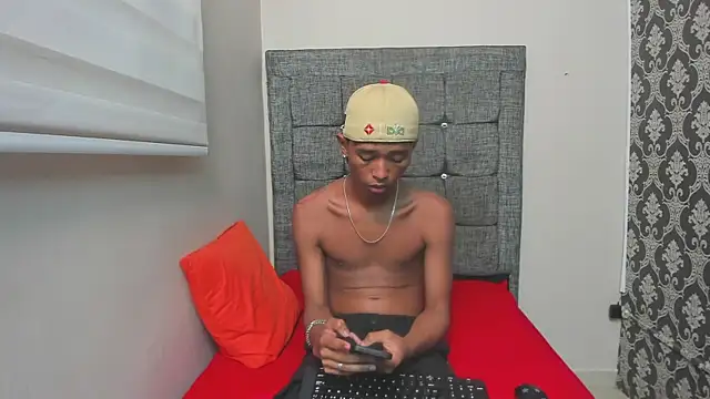 Little Twink19x online show from 28, 2, 2026