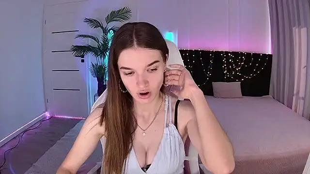 Snapshot of Ann_Wood chatting on 25, 5, 2026 Ann Wood online show from 25, 5, 2026