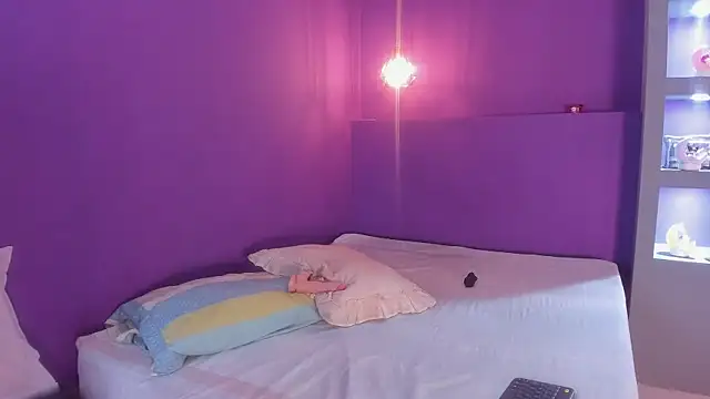 zoe henderson online show from 8, 4, 2026