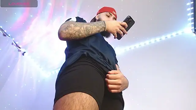 SantiagoHincapiie online show from 1, 4, 2026