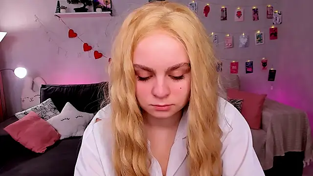 Snapshot of VivienAllen chatting on 1, 3, 2026 VivienAllen online show from 1, 3, 2026