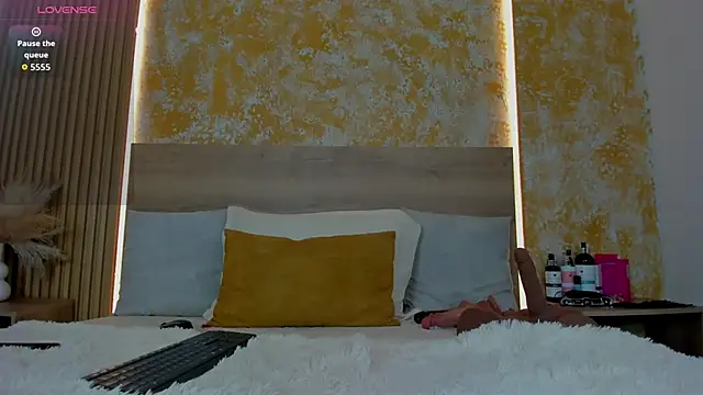 julietta pink online show from 10, 4, 2026