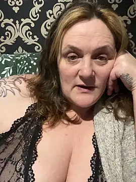 Busty-GilfQuinn online show from 22, 2, 2026