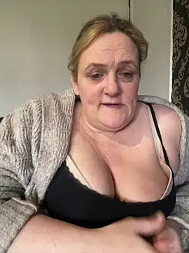Busty-GilfQuinn online show from 23, 2, 2026