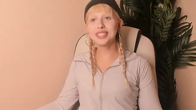 Snapshot of TieraSavell chatting on 28, 2, 2026 TieraSavell online show from 28, 2, 2026