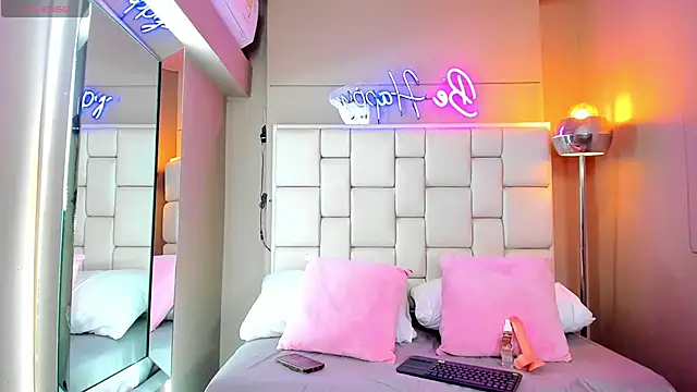 Snapshot of Evelyn_sexy18 chatting on 21, 3, 2026 Evelyn sexy18 online show from 21, 3, 2026