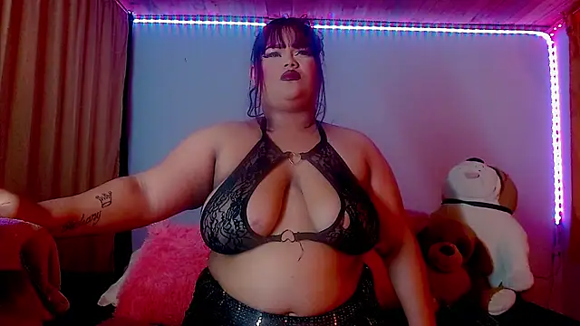 NikollThoms online show from 7, 4, 2026