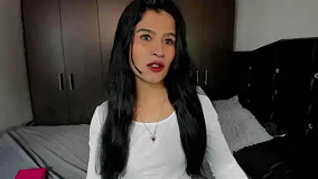 Snapshot of LatinaQueen23 chatting on 27, 7, 2026 LatinaQueen23 online show from 27, 7, 2026