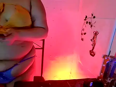 Snapshot of MistressMileenaMiami chatting on 25, 2, 2026 MistressMileenaMiami online show from 25, 2, 2026