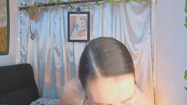 LeanaMaturee online show from 4, 4, 2026