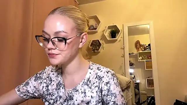 MiaCashe online show from 27, 3, 2026