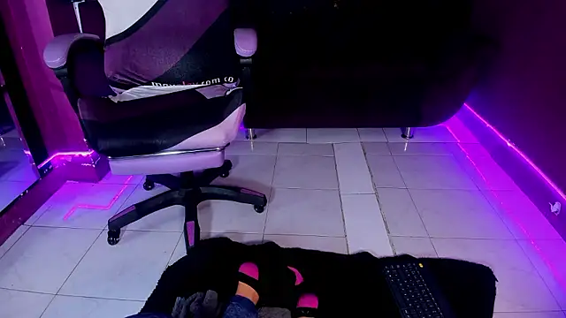 Alana uwu online show from 25, 2, 2026