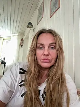 Snapshot of MatureQueen41 chatting on 25, 2, 2026 MatureQueen41 online show from 25, 2, 2026