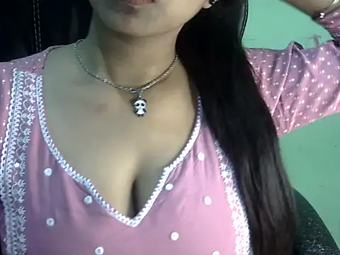 cute momo love online show from 4, 4, 2026