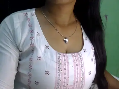 cute momo love online show from 18, 4, 2026