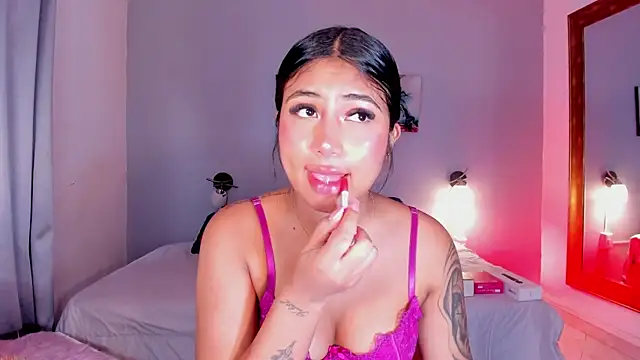 KimTaylorW online show from 18, 7, 2026